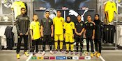 Timnas Malaysia Luncurkan Jersey Baru, Aksi Julid Netizen Indonesia: Kuning Seperti Wasit dan Shaolin Soccer! Timnas Malaysia Luncurkan Jersey Baru, Aksi Julid Netizen Indonesia: Kuning Seperti Wasit dan Shaolin Soccer!