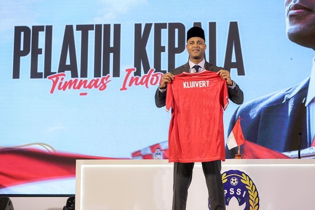 Rekam Jejak Calon Asisten Kluivert Sedang Diperiksa