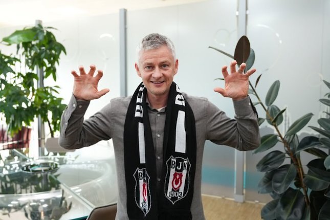 Kutukan Kursi Panas: Solskjaer dan Mimpi yang Kandas di Tengah Jalan Kutukan Kursi Panas: Solskjaer dan Mimpi yang Kandas di Tengah Jalan