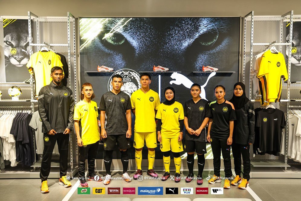 Timnas Malaysia Luncurkan Jersey Baru, Aksi Julid Netizen Indonesia: Kuning Seperti Wasit dan Shaolin Soccer! Timnas Malaysia Luncurkan Jersey Baru, Aksi Julid Netizen Indonesia: Kuning Seperti Wasit dan Shaolin Soccer!