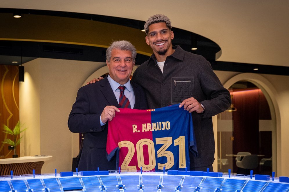 RESMI: Barcelona Perpanjang Kontrak Ronald Araujo hingga 2031, Bikin Juventus Gigit Jari RESMI: Barcelona Perpanjang Kontrak Ronald Araujo hingga 2031, Bikin Juventus Gigit Jari