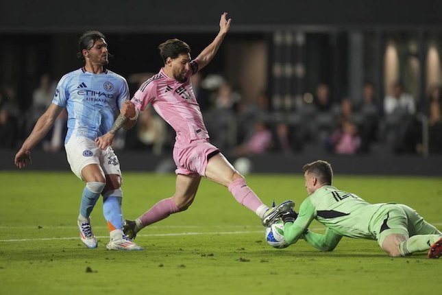 Sanksi Denda untuk Lionel Messi Sanksi Denda untuk Lionel Messi