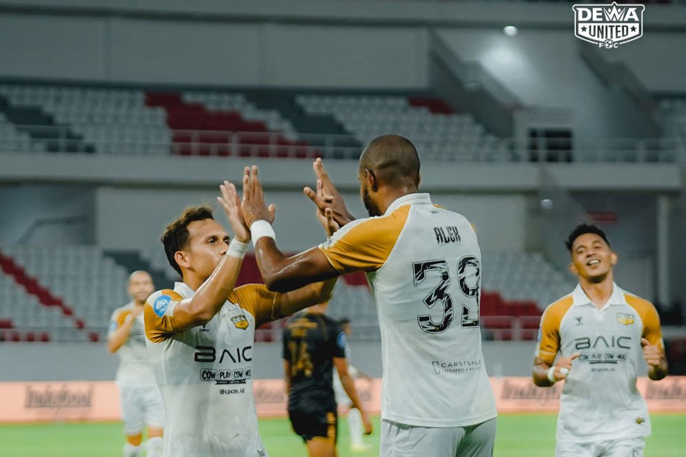 Top Skor Sementara BRI Liga 1: Alex Martins Sendirian di Puncak