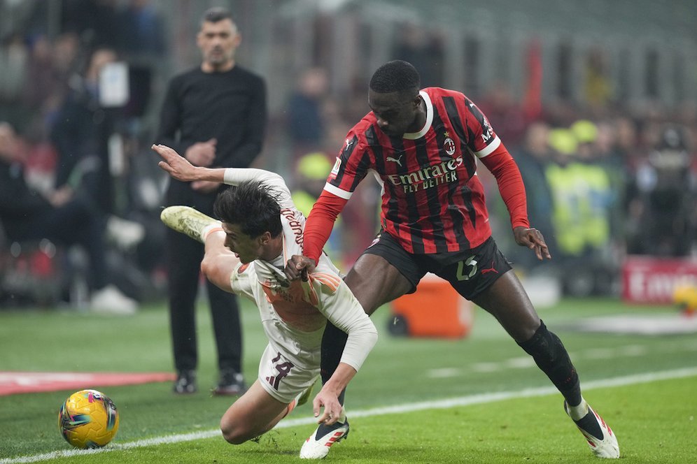 Satu Fondasi, Tiga Teka-teki: Masa Depan Bek Tengah AC Milan Satu Fondasi, Tiga Teka-teki: Masa Depan Bek Tengah AC Milan