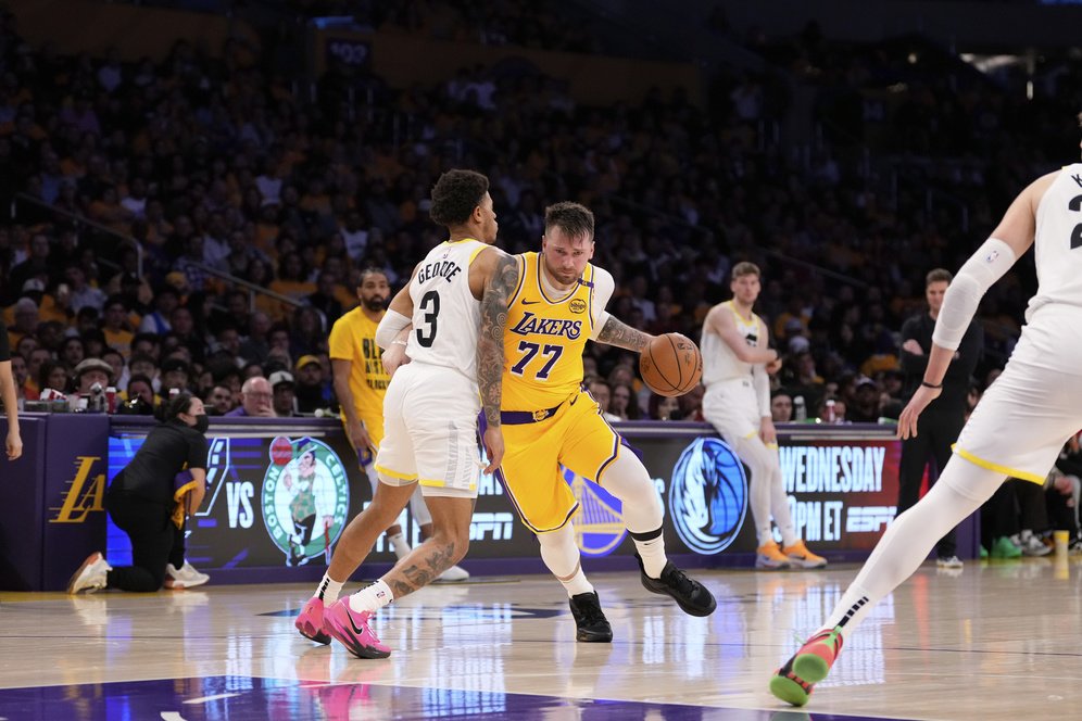 Doncic Debut! Lakers Hancurkan Jazz 132-113