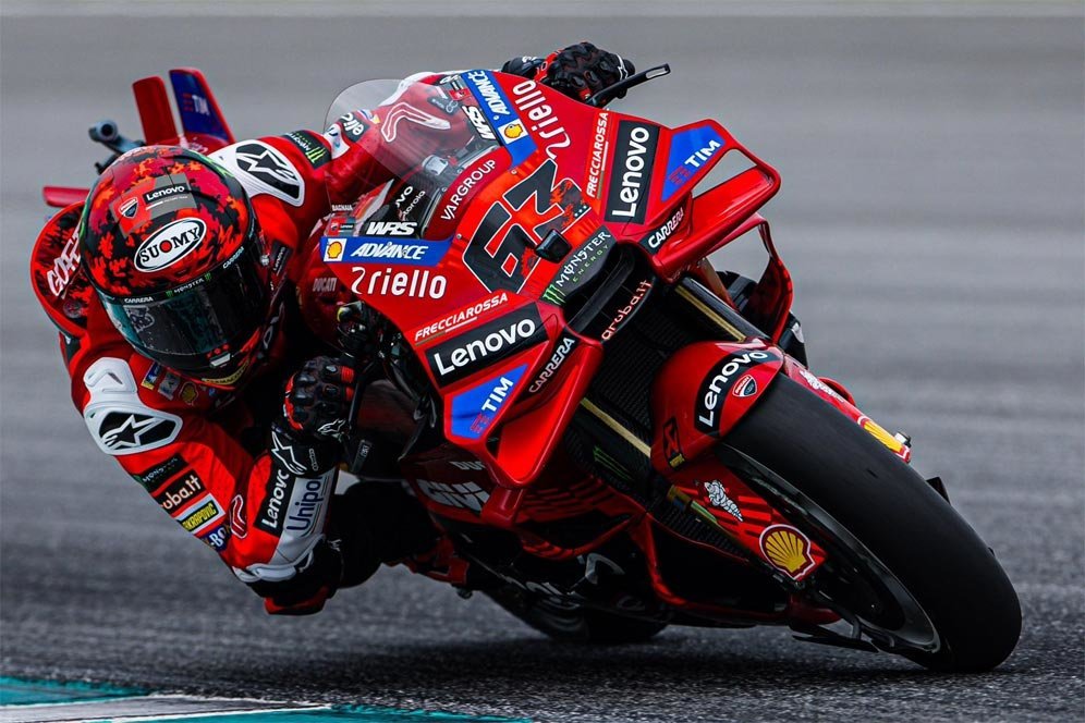 Pecco Bagnaia Peringatkan Fans MotoGP Usai Jorge Martin Kecelakaan: Motor Kami Nggak Gampang Dikendarai! Pecco Bagnaia Peringatkan Fans MotoGP Usai Jorge Martin Kecelakaan: Motor Kami Nggak Gampang Dikendarai!