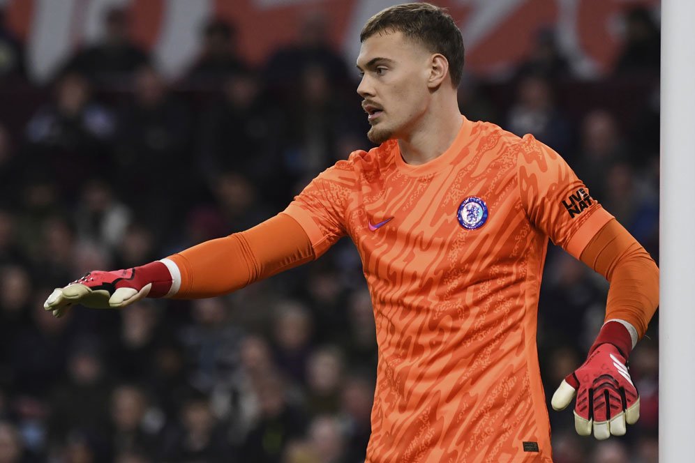 Drama Kocak di Carabao Cup: Wesley Fofana Terkapar Gara-Gara Ulah Kiper Chelsea Sendiri Drama Kocak di Carabao Cup: Wesley Fofana Terkapar Gara-Gara Ulah Kiper Chelsea Sendiri