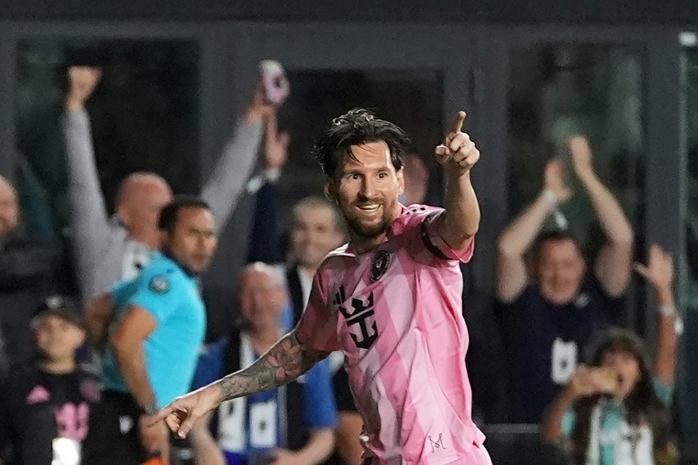 Nggak Mau Kalah dari Cristiano Ronaldo, Lionel Messi Juga Nyekor untuk Bawa Inter Miami Kalahkan Sporting KC 3-1