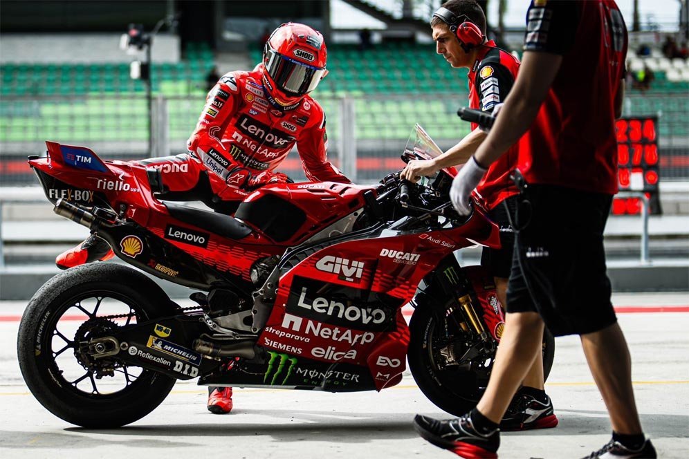 Sibuknya Marc Marquez di Tes Sepang: Lebih Santai di Gresini, Tapi Kini Bisa Ikut Kembangkan Motor Sibuknya Marc Marquez di Tes Sepang: Lebih Santai di Gresini, Tapi Kini Bisa Ikut Kembangkan Motor