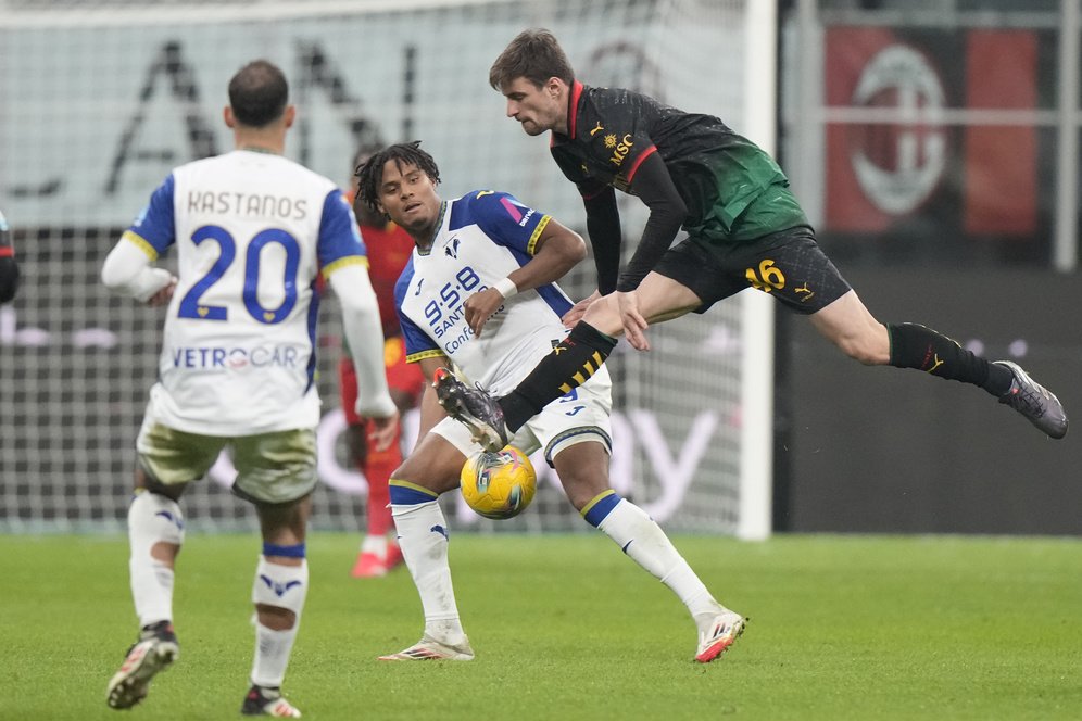 Theo Hernandez Tidak Perlu Minta Maaf ke Milan Gara-gara Diving