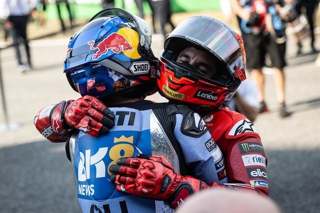 Gugup Lihat Kedua Putranya Bertarung Sengit