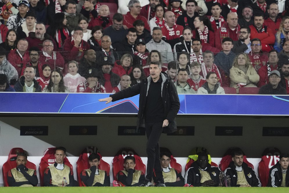 Kacau! Pelatih Benfica Kena Umpat Pemainnya Sendiri di Piala Dunia Antarklub 2025 Kacau! Pelatih Benfica Kena Umpat Pemainnya Sendiri di Piala Dunia Antarklub 2025
