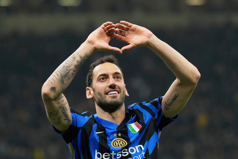 Gercep, MU Langsung Bermanuver untuk Amankan Jasa Hakan Calhanoglu Gercep, MU Langsung Bermanuver untuk Amankan Jasa Hakan Calhanoglu