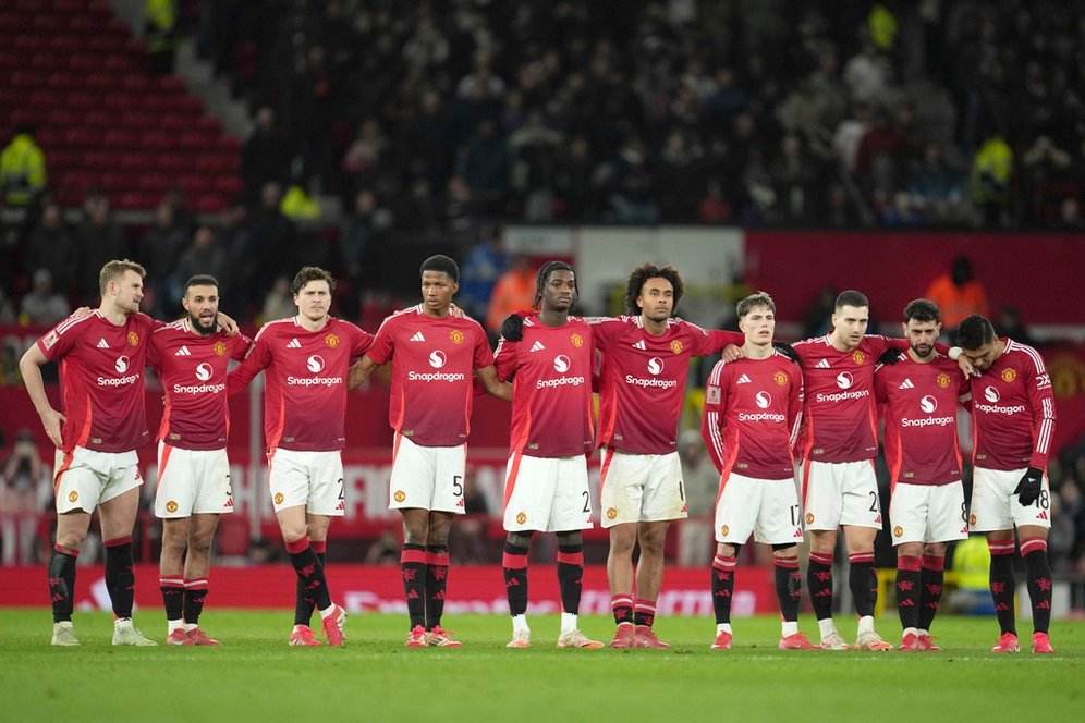 Jeritan Hati Fans MU Usai Tersingkir dari FA Cup: Nonton Cuma Bikin Naik Darah, Sahur Jadi Nggak Mood Jeritan Hati Fans MU Usai Tersingkir dari FA Cup: Nonton Cuma Bikin Naik Darah, Sahur Jadi Nggak Mood