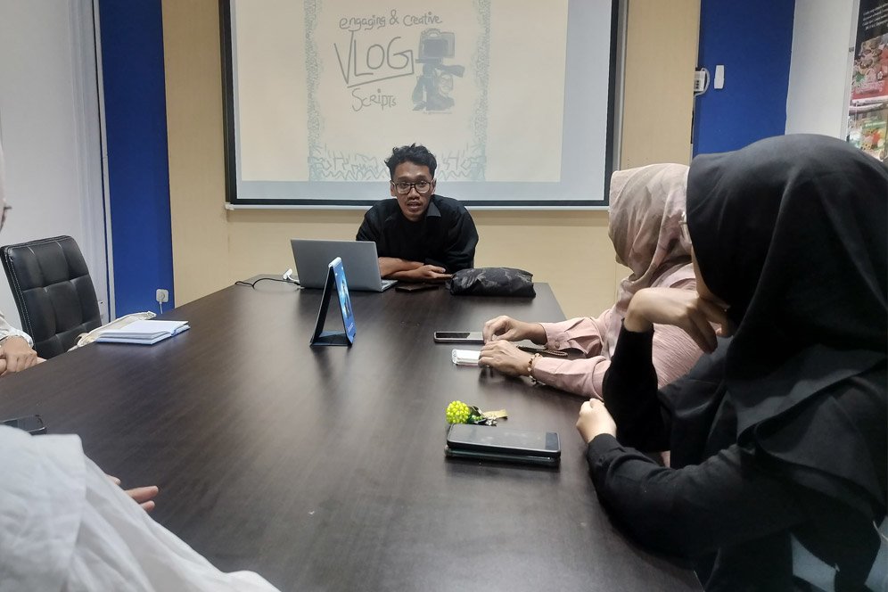 Rumah BUMN BRI Malang Dorong UMKM Go Digital Lewat Pelatihan Penulisan Script Vlog Rumah BUMN BRI Malang Dorong UMKM Go Digital Lewat Pelatihan Penulisan Script Vlog