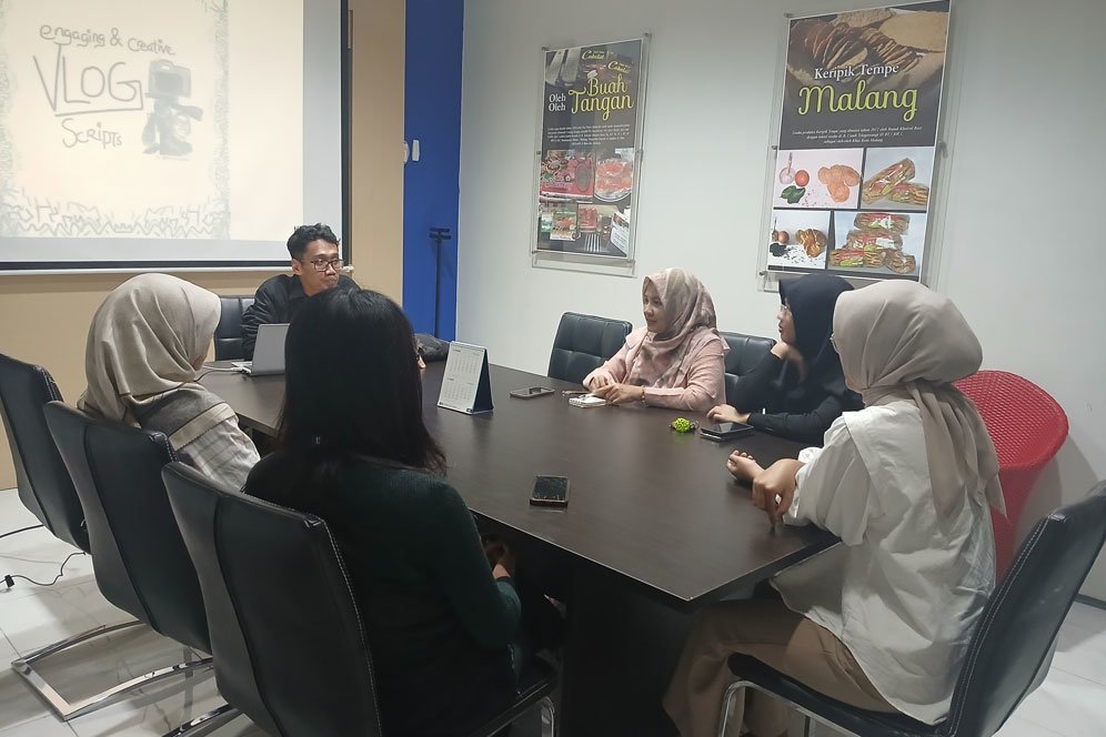 Berbagi Kiat Membuat Naskah dan Rencana Video Vlog untuk Membantu UMKM Naik Kelas di Rumah Kreatif BUMN