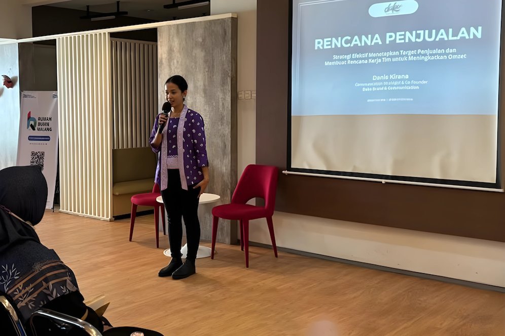 Naik Kelas dengan Rencana Penjualan: Pelatihan UMKM di Rumah BUMN Kota Malang by BRI