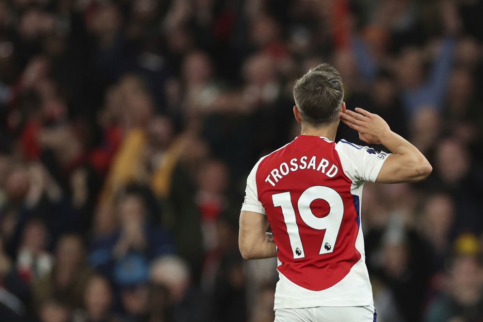 Borussia Dortmund Siap Selamatkan Leandro Trossard