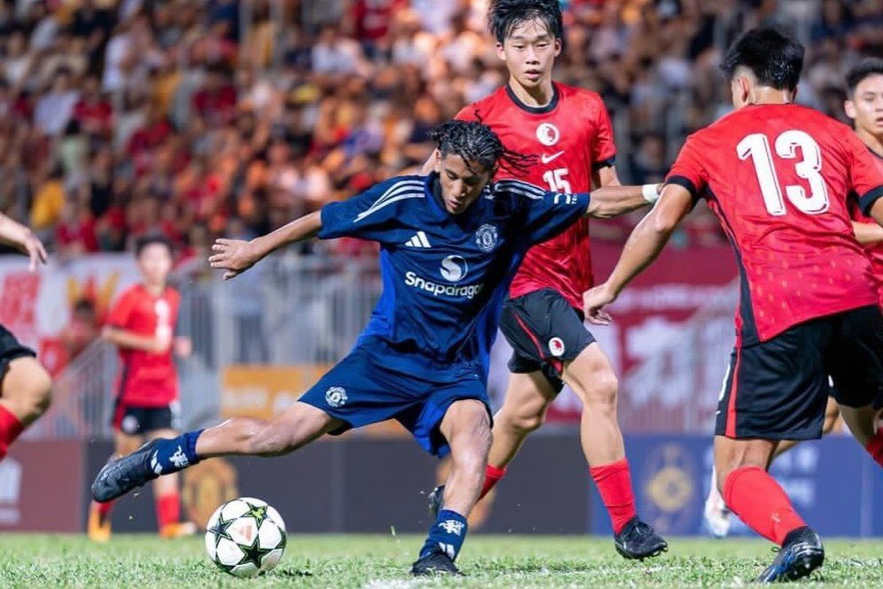 Ruben Amorim Bikin Kejutan: Boyong Wonderkid 15 Tahun ke Latihan Tim Utama MU Ruben Amorim Bikin Kejutan: Boyong Wonderkid 15 Tahun ke Latihan Tim Utama MU