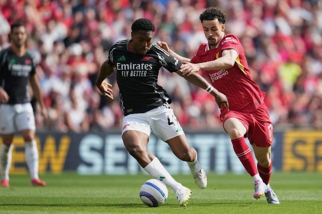 Kejutan di Tengah: Jones Bisa Geser Mac Allister