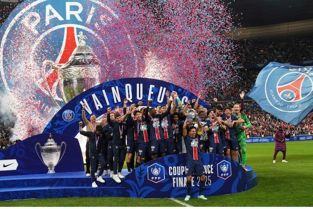 PSG Angkat Trofi Lagi PSG Angkat Trofi Lagi