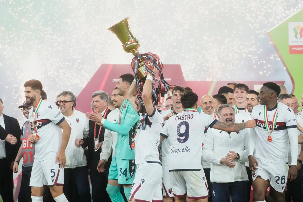 Selamat! Bungkam AC Milan, Bologna Juara Coppa Italia 2024/2025