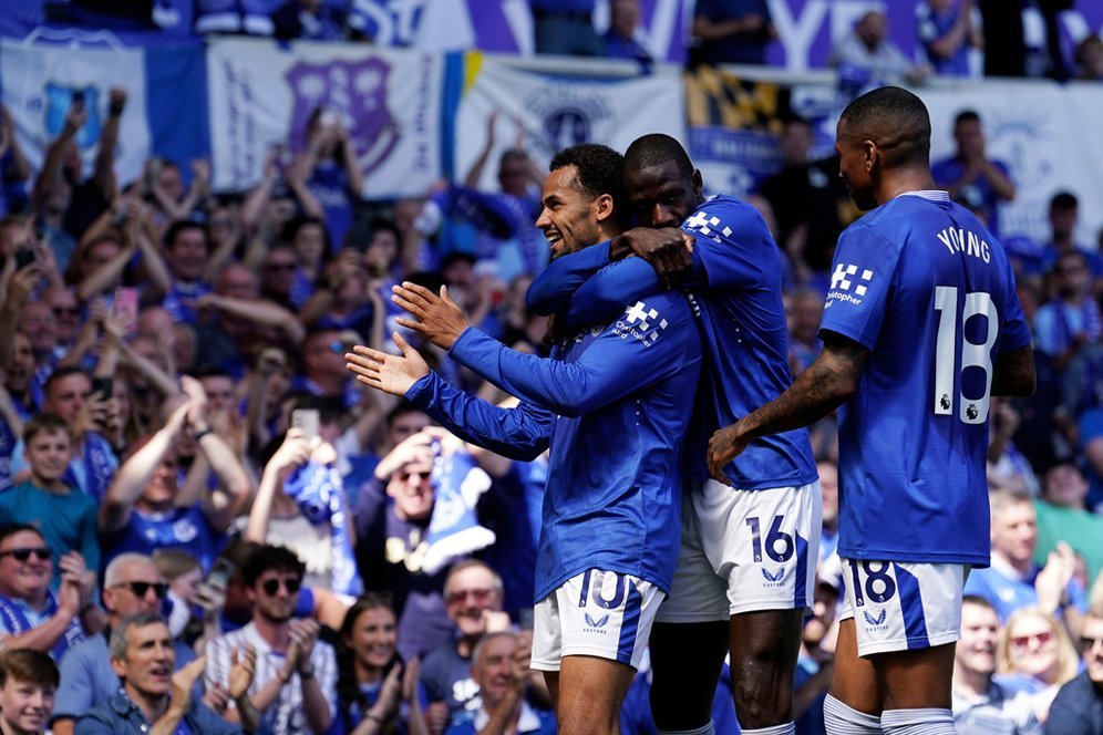 Everton Ucapkan Selamat Tinggal pada Goodison Park: Tutup Era dengan Kemenangan Manis atas Southampton Everton Ucapkan Selamat Tinggal pada Goodison Park: Tutup Era dengan Kemenangan Manis atas Southampton