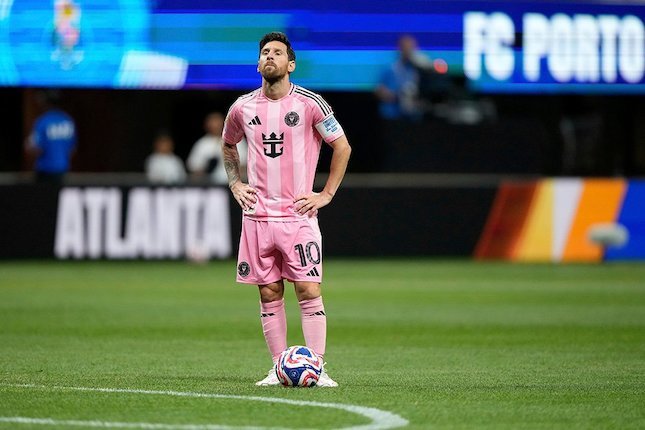 Perbandingan dengan Ronaldo