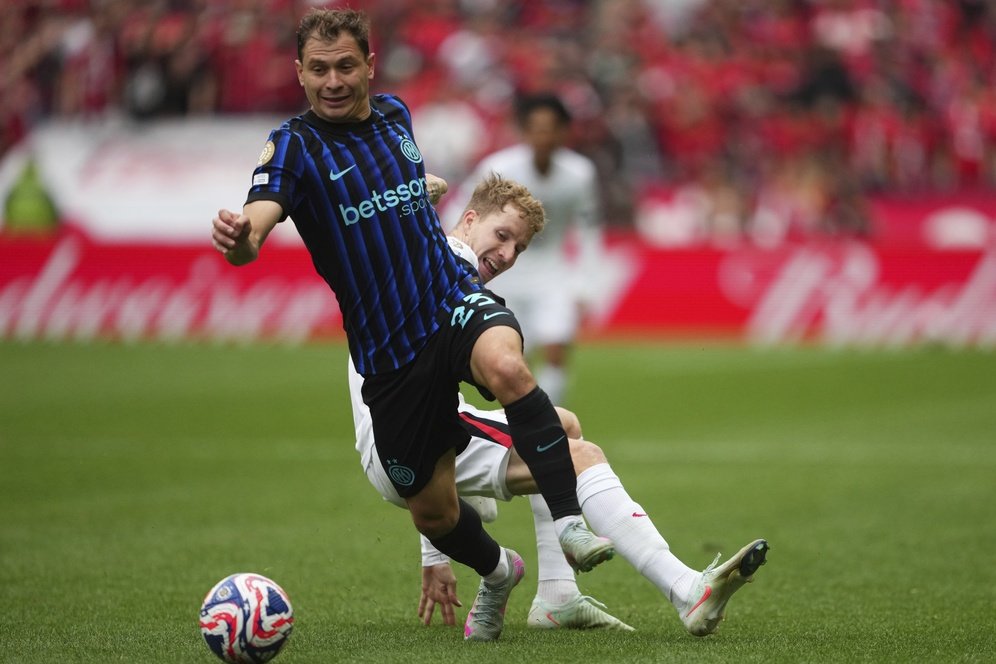 Peran Baru, Level Baru! Chivu Jadikan Barella Sang Pengatur Permainan Inter Milan