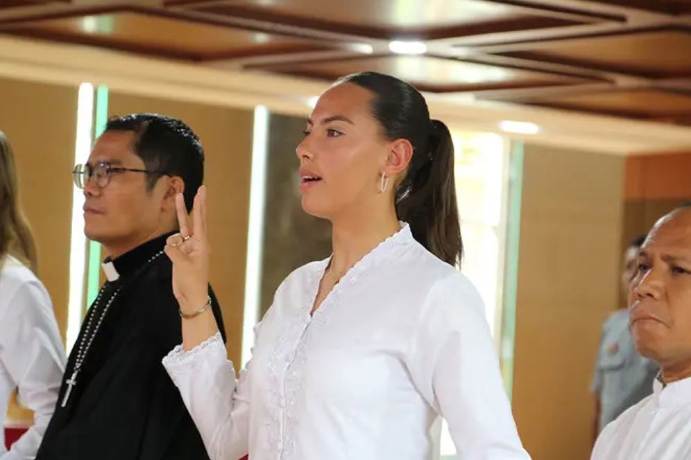 Profil Iris de Rouw, Kiper Timnas Putri Indonesia yang Memiliki Darah Lumajang dari Sang Nenek Profil Iris de Rouw, Kiper Timnas Putri Indonesia yang Memiliki Darah Lumajang dari Sang Nenek