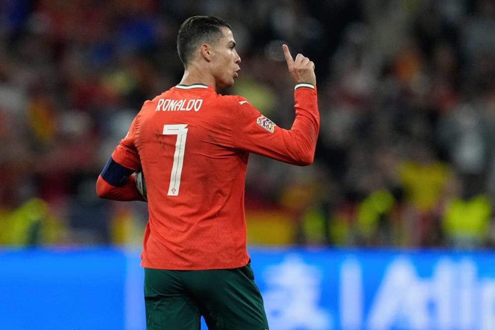Ronaldo Torehkan Rekor Gol Tertua di UEFA Nations League: Usia Bukan Halangan! Ronaldo Torehkan Rekor Gol Tertua di UEFA Nations League: Usia Bukan Halangan!
