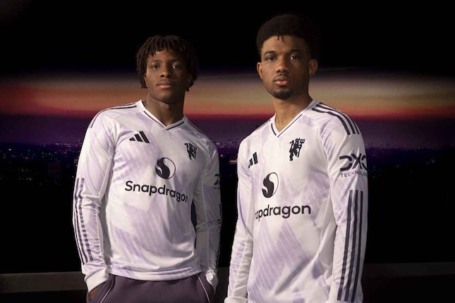 Teknologi Modern dan Debut Melawan Leeds