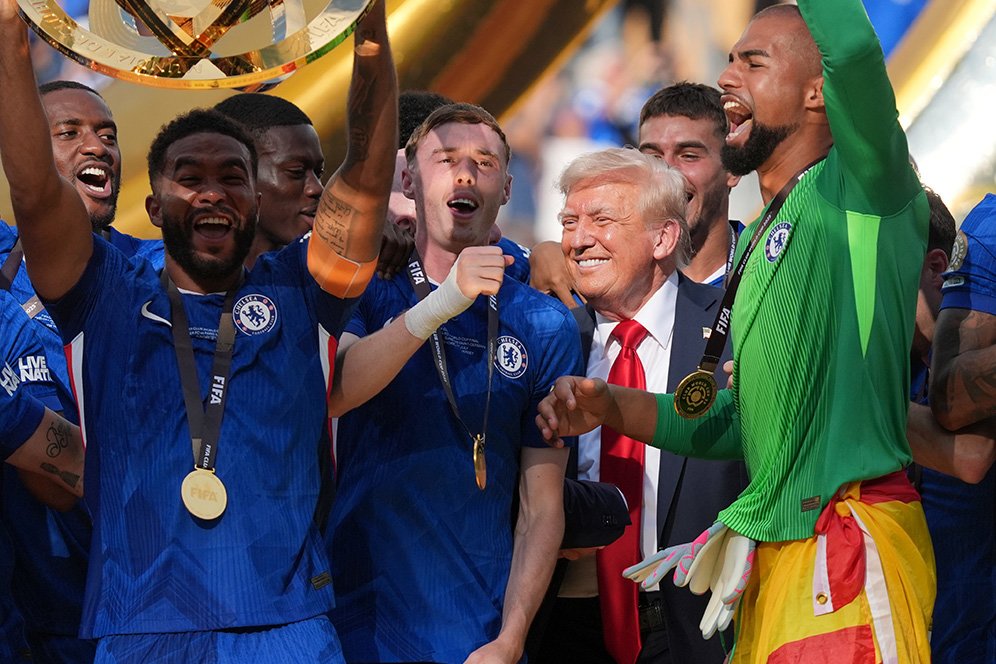 Momen Canggung di Final Club World Cup, Trump Langgar Protokol Selebrasi hingga Bikin Pemain Chelsea Heran Momen Canggung di Final Club World Cup, Trump Langgar Protokol Selebrasi hingga Bikin Pemain Chelsea Heran