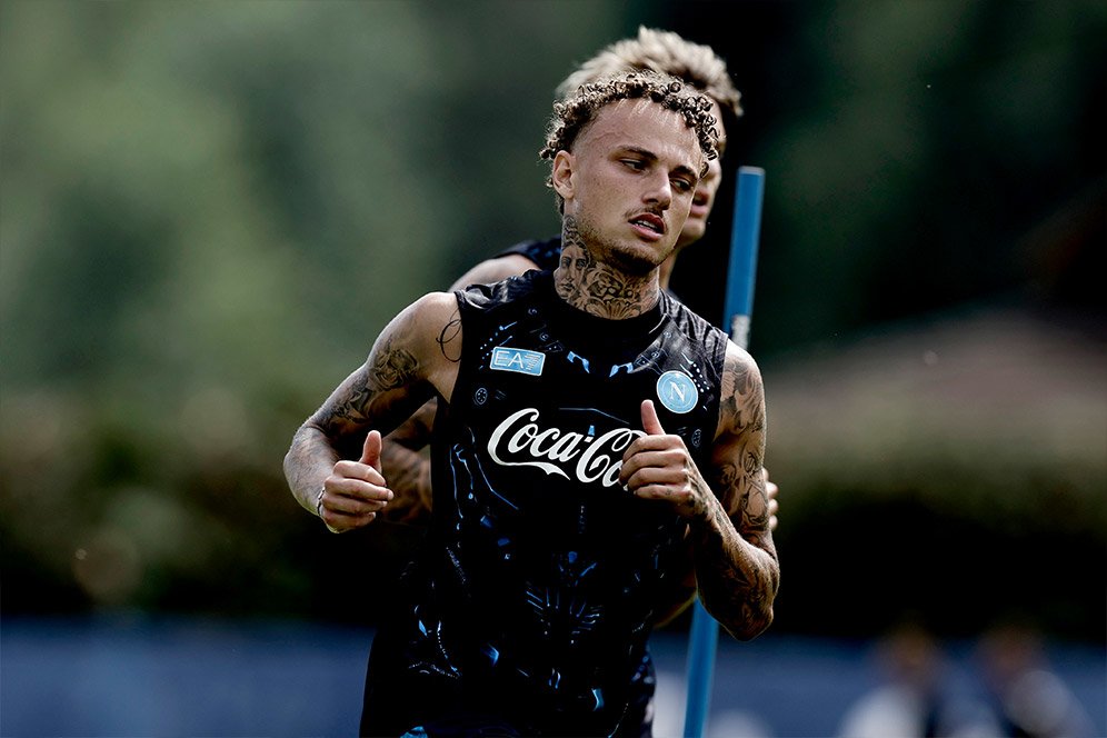 Noa Lang: Winger Flamboyan yang Diharapkan Bisa Mengisi Kekosongan yang Ditinggalkan Kvaratskhelia Noa Lang: Winger Flamboyan yang Diharapkan Bisa Mengisi Kekosongan yang Ditinggalkan Kvaratskhelia