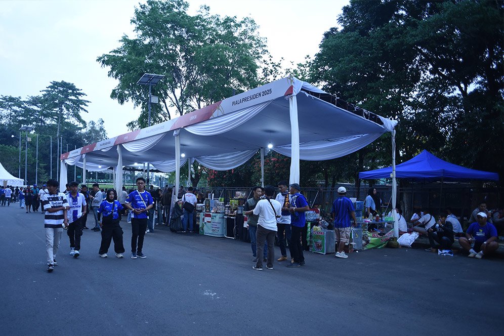 Jejak Rupiah dari Lapangan Hijau ke Kantong Pedagang Kecil di Piala Presiden 2025