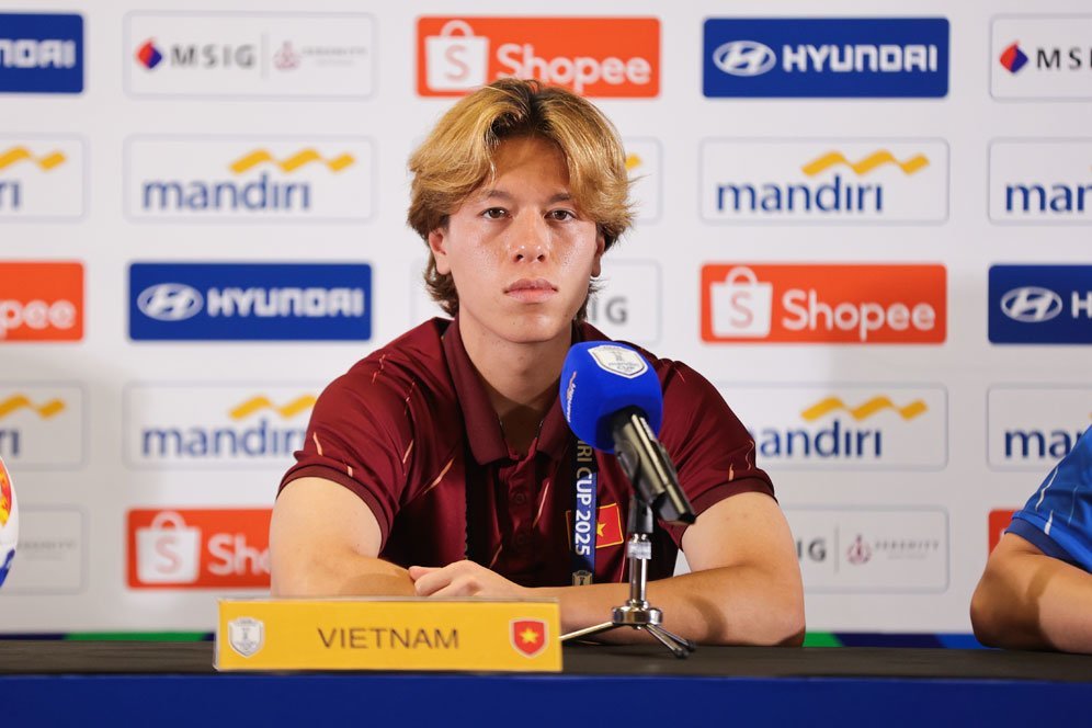 Pemain Vietnam Kelahiran Rusia Tunjukkan Rasa Percaya Diri Tinggi Jelang Lawan Timnas Indonesia U-23 Pemain Vietnam Kelahiran Rusia Tunjukkan Rasa Percaya Diri Tinggi Jelang Lawan Timnas Indonesia U-23