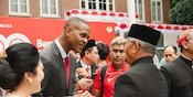 Video Momen Spesial Patrick Kluivert: Ikut Upacara Bendera dan Potong Tumpeng di Belanda Video Momen Spesial Patrick Kluivert: Ikut Upacara Bendera dan Potong Tumpeng di Belanda
