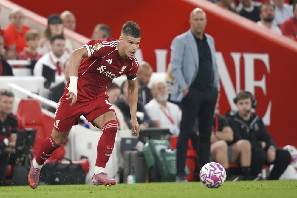 Milos Kerkez Dikritik Usai Burnley vs Liverpool, Robertson: Masih Muda, Ia Akan Jadi Bek Kiri Fantastis Milos Kerkez Dikritik Usai Burnley vs Liverpool, Robertson: Masih Muda, Ia Akan Jadi Bek Kiri Fantastis
