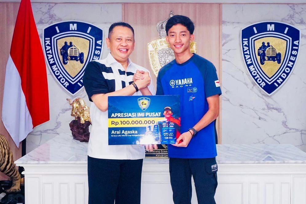 Menangi Balapan R3 BLU CRU World Cup, Arai Agaska Diapresiasi Ketua Umum IMI Bambang Soesatyo Menangi Balapan R3 BLU CRU World Cup, Arai Agaska Diapresiasi Ketua Umum IMI Bambang Soesatyo