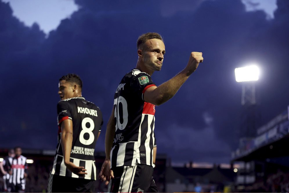 Hasil Grimsby Town vs Manchester United: Onana Blunder dan Bryan Mbeumo Gagal Penalti, Setan Merah Tersingkir dari Carabao Cup Hasil Grimsby Town vs Manchester United: Onana Blunder dan Bryan Mbeumo Gagal Penalti, Setan Merah Tersingkir dari Carabao Cup