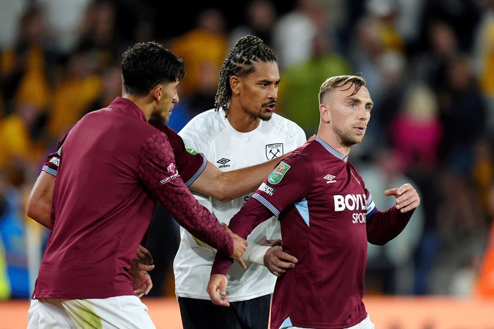 Emosi Memuncak! West Ham Tersingkir dari Carabao Cup, Jarrod Bowen Sempat Terlibat Adu Mulut dengan Fans Emosi Memuncak! West Ham Tersingkir dari Carabao Cup, Jarrod Bowen Sempat Terlibat Adu Mulut dengan Fans