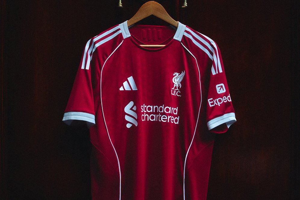 Ganteng Maksimal! Jersey Home dan Away Liverpool 2025/2026 Tampilkan Sentuhan Klasik dari Adidas Ganteng Maksimal! Jersey Home dan Away Liverpool 2025/2026 Tampilkan Sentuhan Klasik dari Adidas