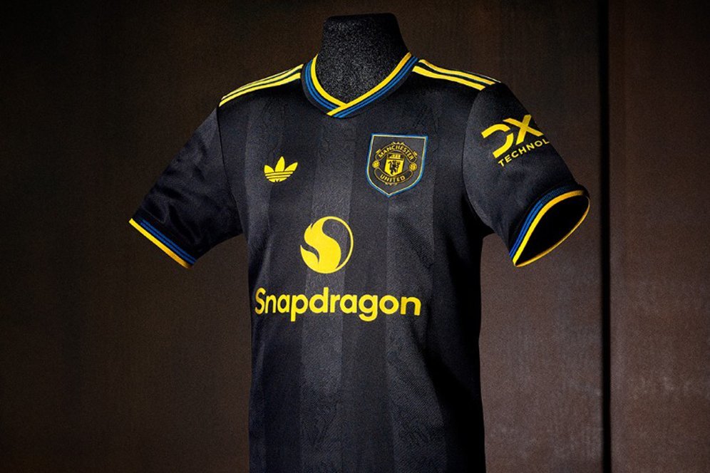 MU Hidupkan Kembali Warisan 'Kung Fu' Eric Cantona Lewat Jersey Ketiga Musim 2025/2026 MU Hidupkan Kembali Warisan 'Kung Fu' Eric Cantona Lewat Jersey Ketiga Musim 2025/2026