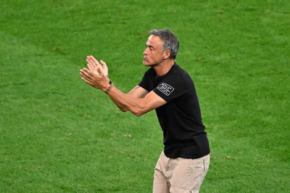 Luis Enrique Alami Kecelakaan Saat Bersepeda, Harus Jalani Operasi Luis Enrique Alami Kecelakaan Saat Bersepeda, Harus Jalani Operasi
