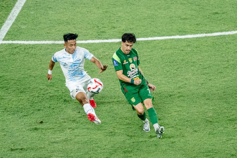 Francisco Rivera, Gelandang Penggendong Persebaya Surabaya di Awal Musim BRI Super League 2025/26 Francisco Rivera, Gelandang Penggendong Persebaya Surabaya di Awal Musim BRI Super League 2025/26