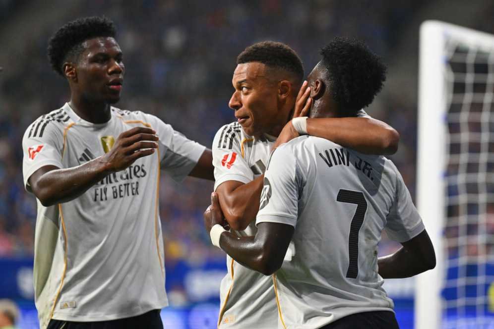 Mbappe dan Tchouameni Ucapkan Selamat kepada Dembele, sang Peraih Ballon d'Or 2025 Mbappe dan Tchouameni Ucapkan Selamat kepada Dembele, sang Peraih Ballon d'Or 2025
