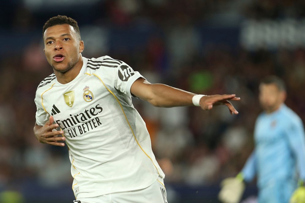 4 Pelajaran dari Kemenangan 4-1 Real Madrid atas Levante: Carreras Serbabisa, Mbappe Pusat Gravitasi Serangan