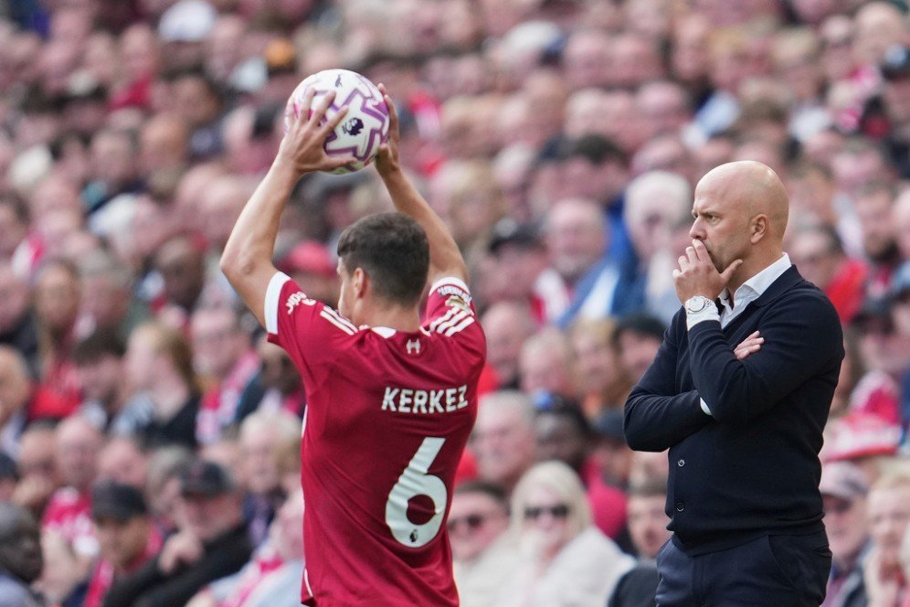 Arne Slot Ceramahi Habis-Habisan Milos Kerkez yang Rawan Dikartu Merah di Laga Burnley vs Liverpool