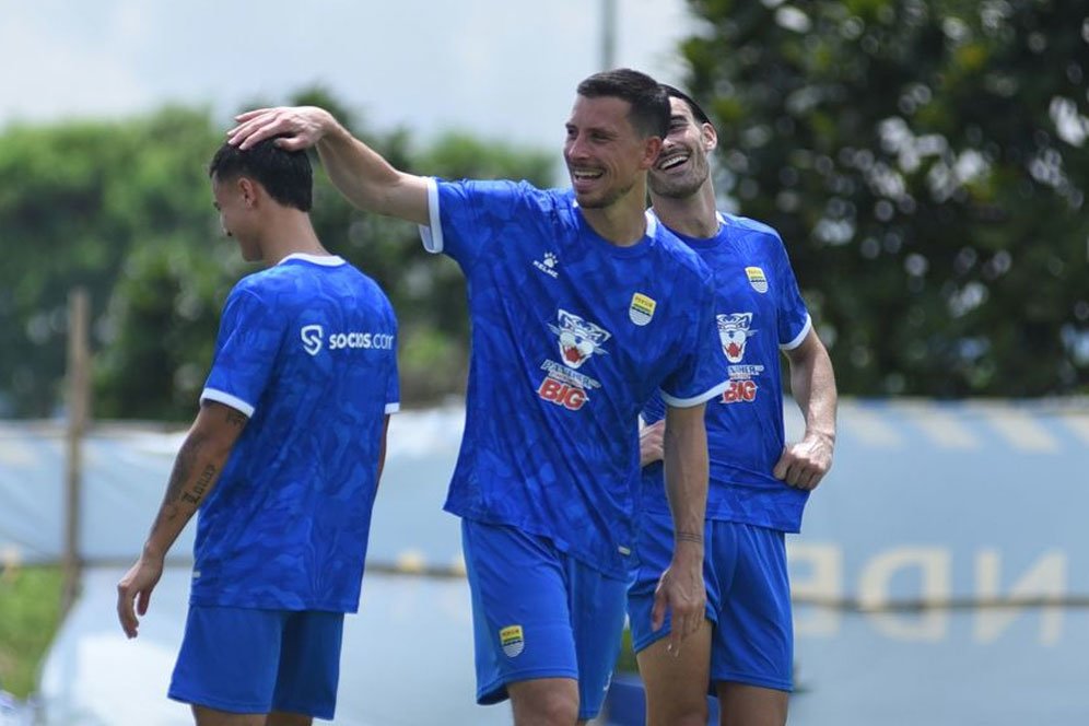 Apakah Thom Haye dan Eliano Reijnders Bakal Debut di Laga Persib vs Persebaya? Apakah Thom Haye dan Eliano Reijnders Bakal Debut di Laga Persib vs Persebaya?
