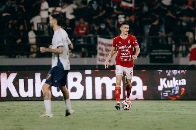 Menikmati Pensiun, Tapi Sulit Lepas dari Sepak Bola Menikmati Pensiun, Tapi Sulit Lepas dari Sepak Bola